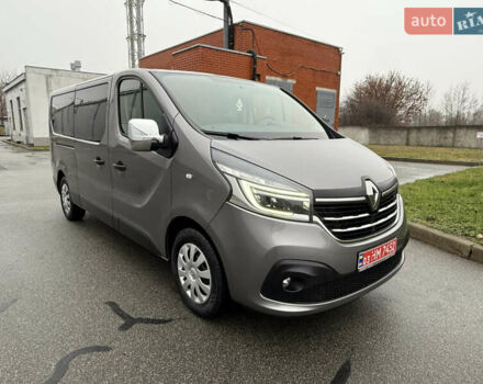 Серый Рено Трафик, объемом двигателя 2 л и пробегом 275 тыс. км за 24800 $, фото 1 на Automoto.ua
