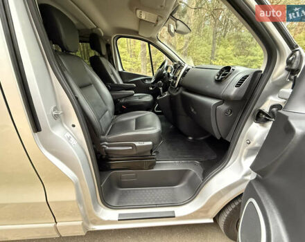 Сірий Рено Трафік, об'ємом двигуна 2 л та пробігом 135 тис. км за 34800 $, фото 73 на Automoto.ua