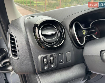 Сірий Рено Трафік, об'ємом двигуна 2 л та пробігом 209 тис. км за 21800 $, фото 45 на Automoto.ua