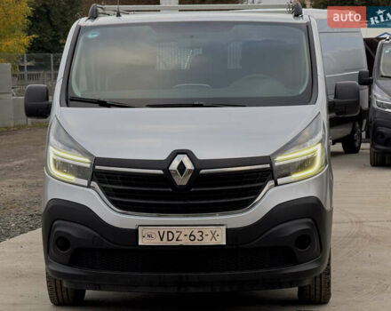 Серый Рено Трафик, объемом двигателя 2 л и пробегом 202 тыс. км за 23999 $, фото 3 на Automoto.ua