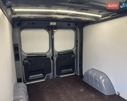Сірий Рено Трафік, об'ємом двигуна 2 л та пробігом 209 тис. км за 21800 $, фото 16 на Automoto.ua