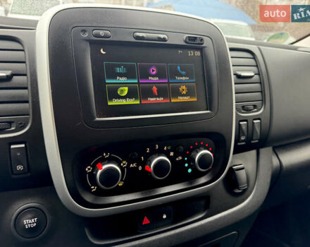 Серый Рено Трафик, объемом двигателя 2 л и пробегом 93 тыс. км за 25999 $, фото 49 на Automoto.ua