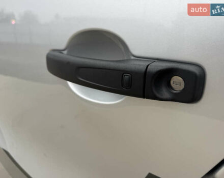 Серый Рено Трафик, объемом двигателя 2 л и пробегом 93 тыс. км за 25999 $, фото 36 на Automoto.ua