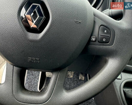 Серый Рено Трафик, объемом двигателя 2 л и пробегом 93 тыс. км за 25999 $, фото 44 на Automoto.ua