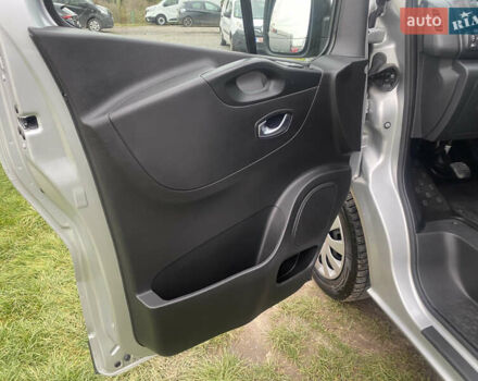 Серый Рено Трафик, объемом двигателя 2 л и пробегом 150 тыс. км за 22500 $, фото 24 на Automoto.ua