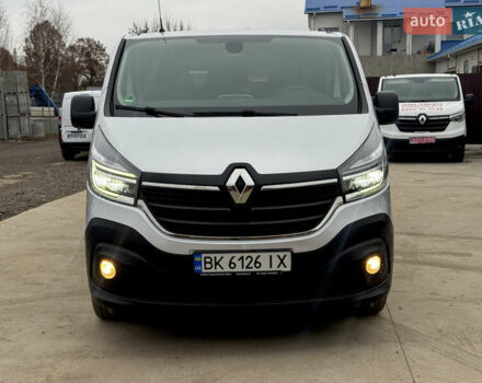 Серый Рено Трафик, объемом двигателя 2 л и пробегом 93 тыс. км за 25999 $, фото 2 на Automoto.ua