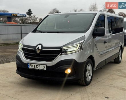 Серый Рено Трафик, объемом двигателя 2 л и пробегом 93 тыс. км за 25999 $, фото 4 на Automoto.ua