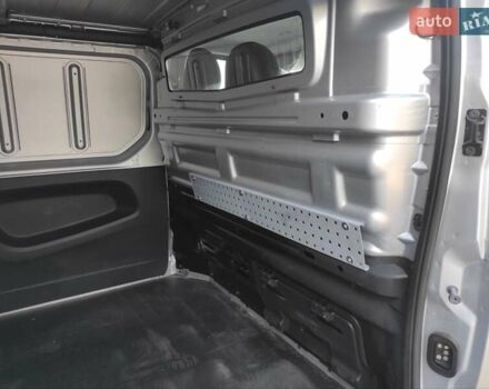 Серый Рено Трафик, объемом двигателя 2 л и пробегом 176 тыс. км за 19100 $, фото 19 на Automoto.ua