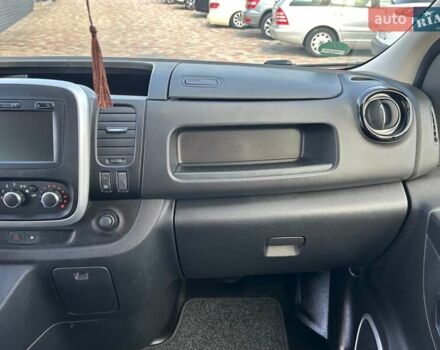 Серый Рено Трафик, объемом двигателя 0 л и пробегом 109 тыс. км за 31500 $, фото 5 на Automoto.ua