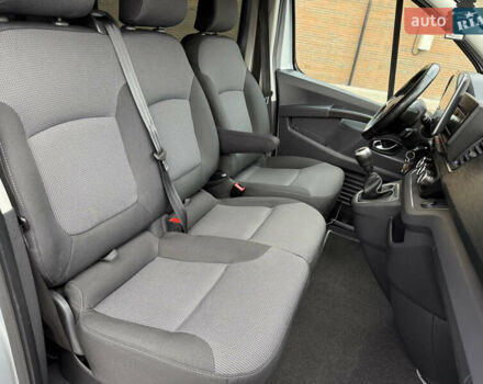 Серый Рено Трафик, объемом двигателя 2 л и пробегом 150 тыс. км за 29900 $, фото 30 на Automoto.ua