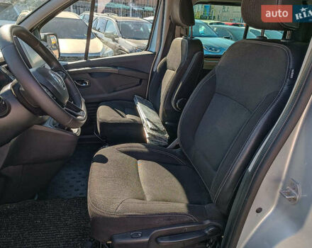 Сірий Рено Трафік, об'ємом двигуна 2 л та пробігом 192 тис. км за 30940 $, фото 22 на Automoto.ua