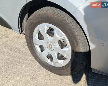 Сірий Рено Трафік, об'ємом двигуна 2 л та пробігом 192 тис. км за 30940 $, фото 6 на Automoto.ua