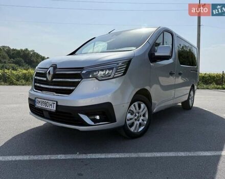 Серый Рено Трафик, объемом двигателя 2 л и пробегом 68 тыс. км за 39600 $, фото 3 на Automoto.ua