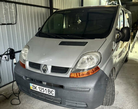 Серый Рено Трафик, объемом двигателя 1.9 л и пробегом 330 тыс. км за 7200 $, фото 1 на Automoto.ua