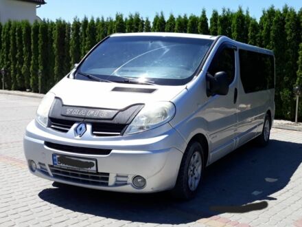 Рено Трафік 2003 у Дунаевцах на Automoto.ua Сірий Рено Трафік, об'ємом двигуна 0 л та пробігом 330 тис. км за 8200 $, фото 1 на Automoto.ua