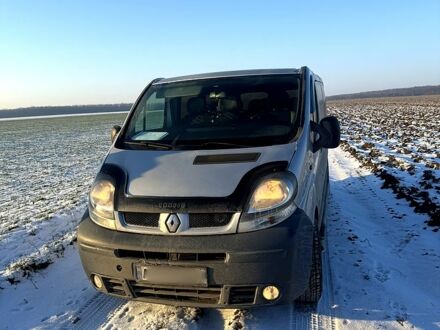 Серый Рено Трафик, объемом двигателя 2.5 л и пробегом 360 тыс. км за 8000 $, фото 1 на Automoto.ua