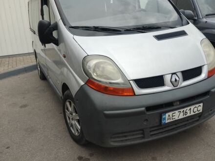Рено Трафік 2004 у Павлограде на Automoto.ua Сірий Рено Трафік, об'ємом двигуна 1.9 л та пробігом 300 тис. км за 7000 $, фото 1 на Automoto.ua