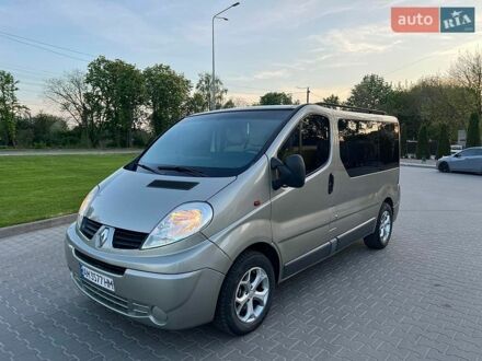 Серый Рено Трафик, объемом двигателя 2 л и пробегом 250 тыс. км за 8800 $, фото 1 на Automoto.ua