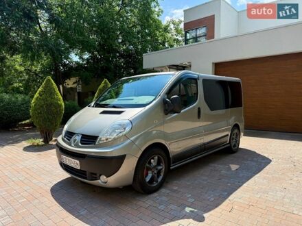 Серый Рено Трафик, объемом двигателя 2 л и пробегом 370 тыс. км за 9950 $, фото 1 на Automoto.ua
