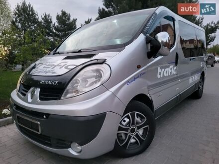 Серый Рено Трафик, объемом двигателя 2.5 л и пробегом 267 тыс. км за 9700 $, фото 1 на Automoto.ua