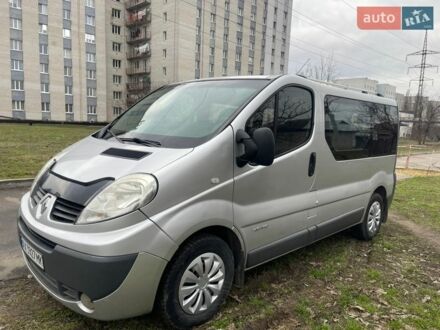 Серый Рено Трафик, объемом двигателя 2.5 л и пробегом 297 тыс. км за 8500 $, фото 1 на Automoto.ua