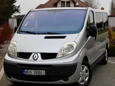 Серый Рено Трафик, объемом двигателя 2 л и пробегом 247 тыс. км за 7000 $, фото 1 на Automoto.ua