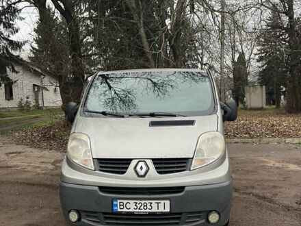 Серый Рено Трафик, объемом двигателя 2 л и пробегом 331 тыс. км за 8500 $, фото 1 на Automoto.ua