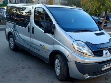 Серый Рено Трафик, объемом двигателя 2.5 л и пробегом 396 тыс. км за 9000 $, фото 1 на Automoto.ua