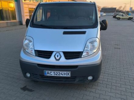 Серый Рено Трафик, объемом двигателя 2.5 л и пробегом 300 тыс. км за 11000 $, фото 1 на Automoto.ua