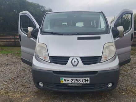 Серый Рено Трафик, объемом двигателя 2 л и пробегом 400 тыс. км за 10300 $, фото 1 на Automoto.ua