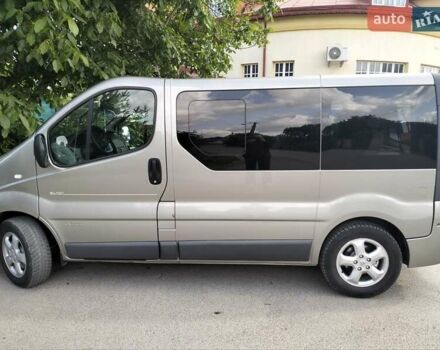 Серый Рено Трафик, объемом двигателя 2 л и пробегом 274 тыс. км за 15000 $, фото 1 на Automoto.ua