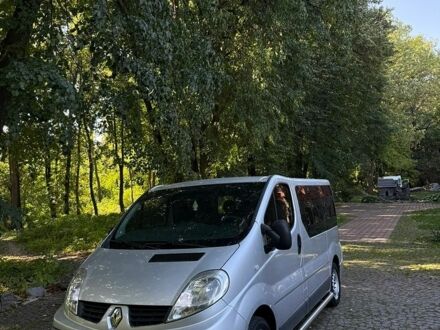 Серый Рено Трафик, объемом двигателя 2 л и пробегом 376 тыс. км за 10900 $, фото 1 на Automoto.ua