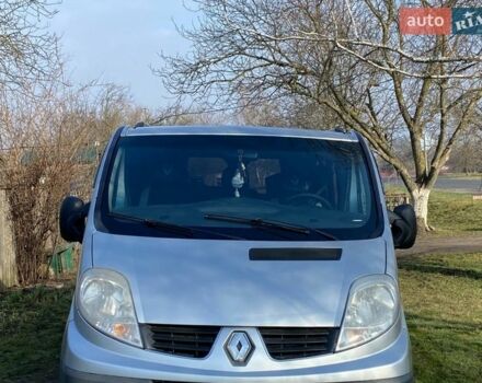 Серый Рено Трафик, объемом двигателя 2 л и пробегом 300 тыс. км за 13000 $, фото 1 на Automoto.ua