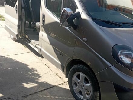 Серый Рено Трафик, объемом двигателя 2 л и пробегом 250 тыс. км за 12700 $, фото 1 на Automoto.ua