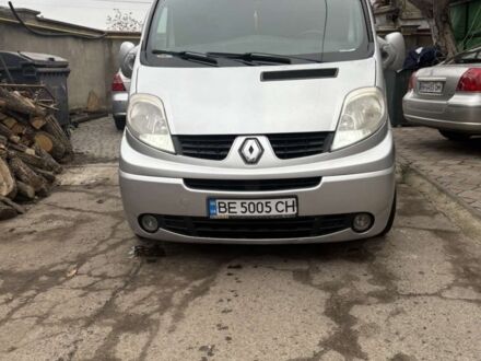 Серый Рено Трафик, объемом двигателя 2 л и пробегом 250 тыс. км за 9600 $, фото 1 на Automoto.ua