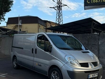 Серый Рено Трафик, объемом двигателя 2 л и пробегом 255 тыс. км за 12000 $, фото 1 на Automoto.ua