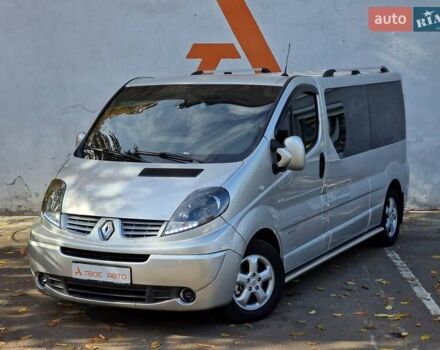 Серый Рено Трафик, объемом двигателя 2 л и пробегом 235 тыс. км за 16490 $, фото 1 на Automoto.ua