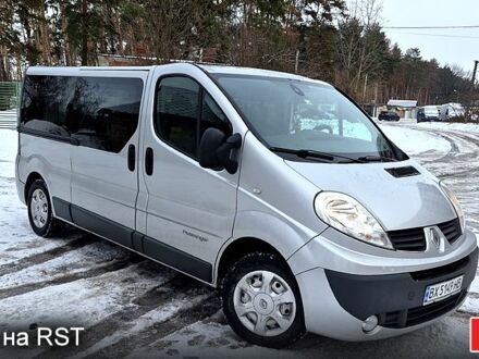 Серый Рено Трафик, объемом двигателя 2 л и пробегом 322 тыс. км за 14000 $, фото 1 на Automoto.ua