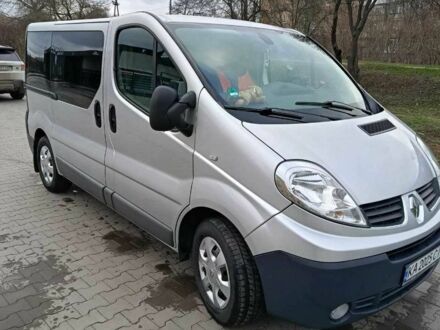 Серый Рено Трафик, объемом двигателя 2 л и пробегом 214 тыс. км за 13000 $, фото 1 на Automoto.ua