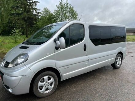 Серый Рено Трафик, объемом двигателя 2 л и пробегом 206 тыс. км за 13000 $, фото 1 на Automoto.ua