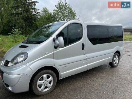 Серый Рено Трафик, объемом двигателя 2 л и пробегом 206 тыс. км за 13000 $, фото 1 на Automoto.ua