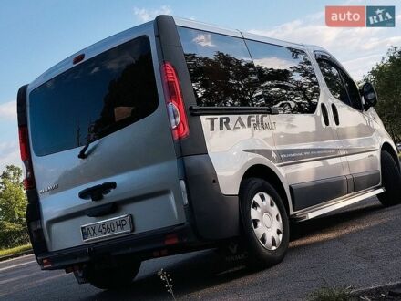 Серый Рено Трафик, объемом двигателя 2 л и пробегом 262 тыс. км за 15000 $, фото 1 на Automoto.ua