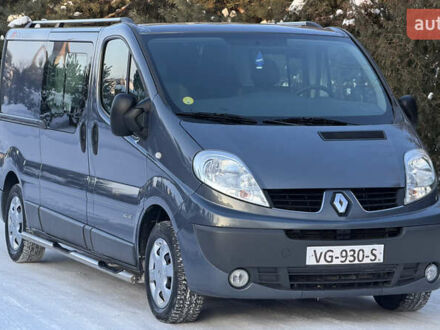 Серый Рено Трафик, объемом двигателя 2 л и пробегом 218 тыс. км за 16777 $, фото 1 на Automoto.ua