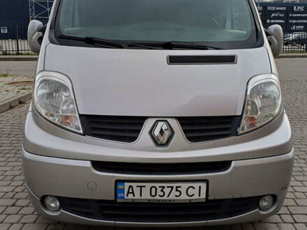 Серый Рено Трафик, объемом двигателя 2 л и пробегом 239 тыс. км за 15800 $, фото 1 на Automoto.ua