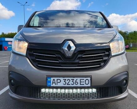 Серый Рено Трафик, объемом двигателя 1.6 л и пробегом 181 тыс. км за 16500 $, фото 1 на Automoto.ua