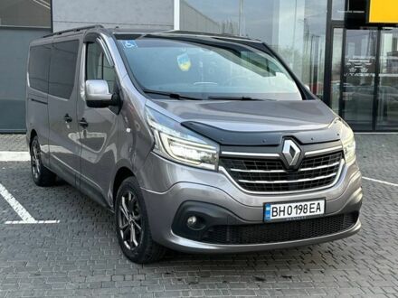 Серый Рено Трафик, объемом двигателя 2 л и пробегом 158 тыс. км за 26000 $, фото 1 на Automoto.ua