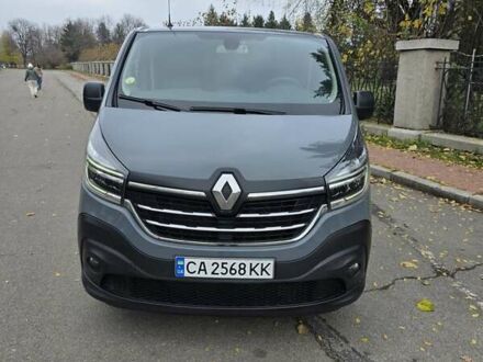 Серый Рено Трафик, объемом двигателя 2 л и пробегом 203 тыс. км за 23500 $, фото 1 на Automoto.ua