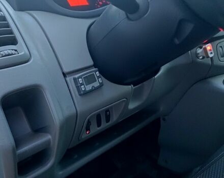 Синий Рено Трафик, объемом двигателя 2 л и пробегом 340 тыс. км за 7700 $, фото 4 на Automoto.ua