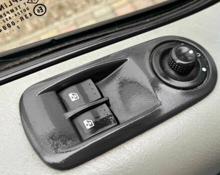 Синий Рено Трафик, объемом двигателя 1.9 л и пробегом 363 тыс. км за 6250 $, фото 12 на Automoto.ua