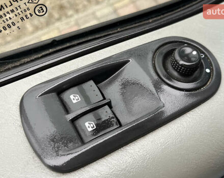 Синій Рено Трафік, об'ємом двигуна 1.87 л та пробігом 363 тис. км за 6250 $, фото 12 на Automoto.ua